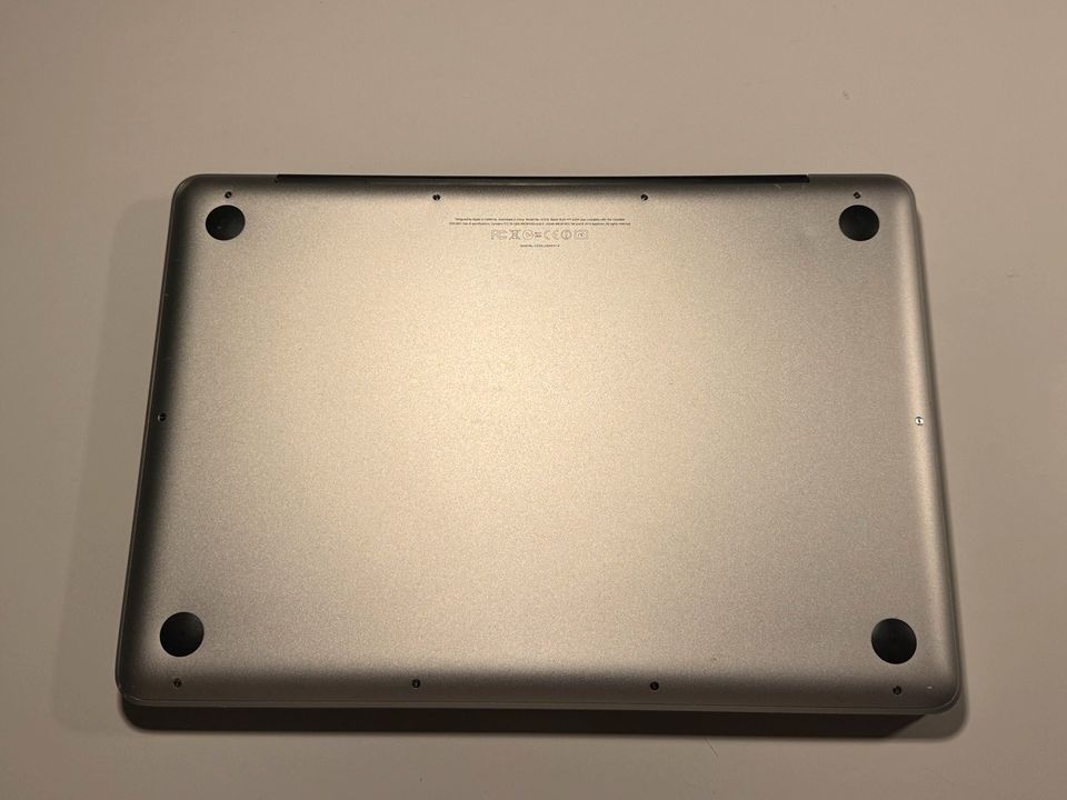Apple Macbook Pro / Dual-Core i7 2800 SD / 4gb Ram / 750gb HD in Köln