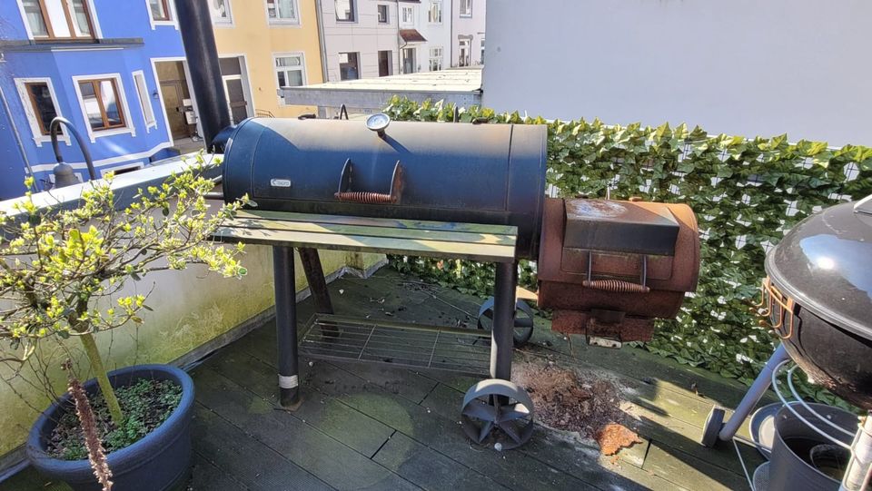 Grill mit Smokerfunktion in Bremen