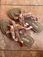 Flip Flops mit Muscheln und Perlen ungetragen Sachsen - Großpösna Vorschau