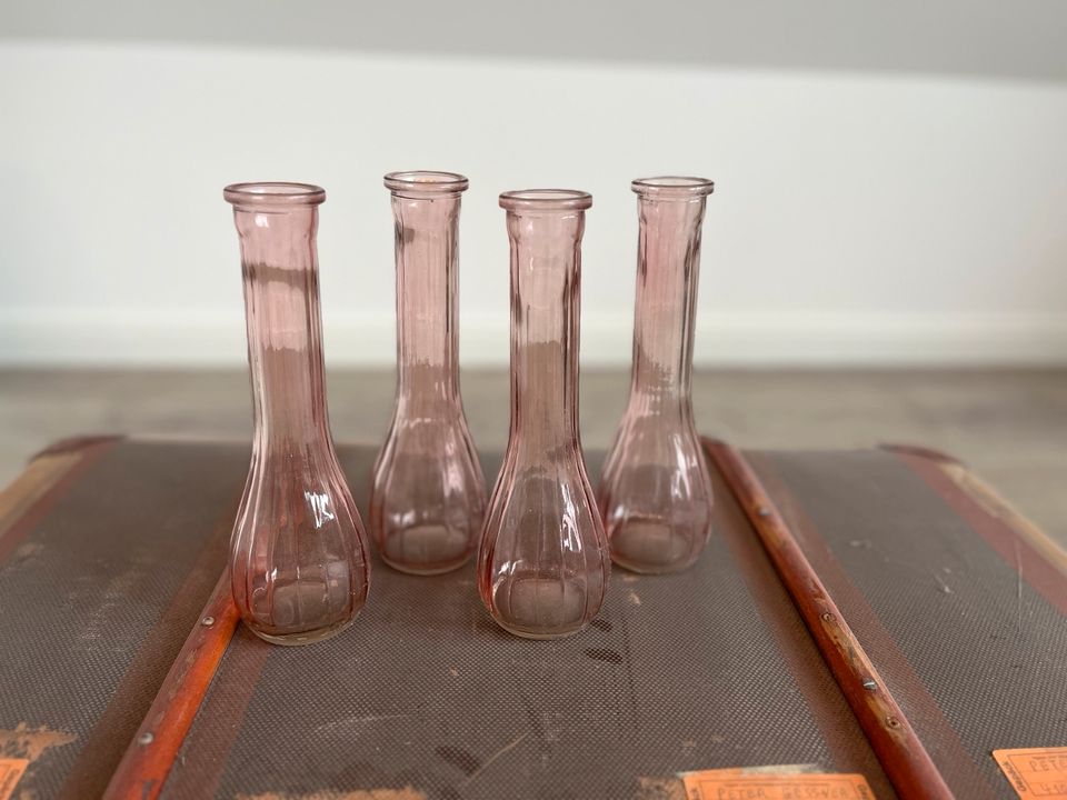 schmale Vasen Set 4 Stück geriffelt alt rosé in Bielefeld