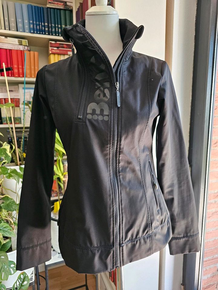 Bench Windbreaker Jacke Gr. S in Bielefeld