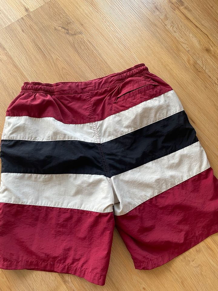 Fred Perry Badeshorts XL in Feucht