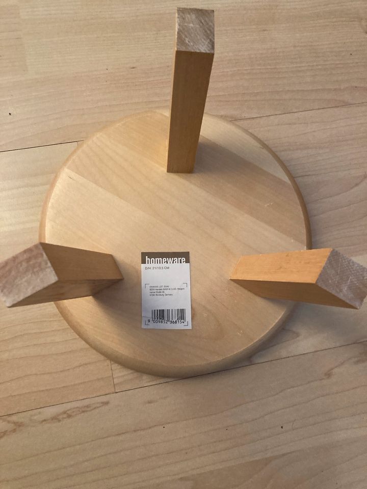Minihocker / Minitisch für Karaffenhalter aus Holz in Mallersdorf-Pfaffenberg