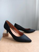 Elegante Slip in Pumps kleiner Trichterabsatz Spitz Velours Büro Niedersachsen - Bad Bodenteich Vorschau