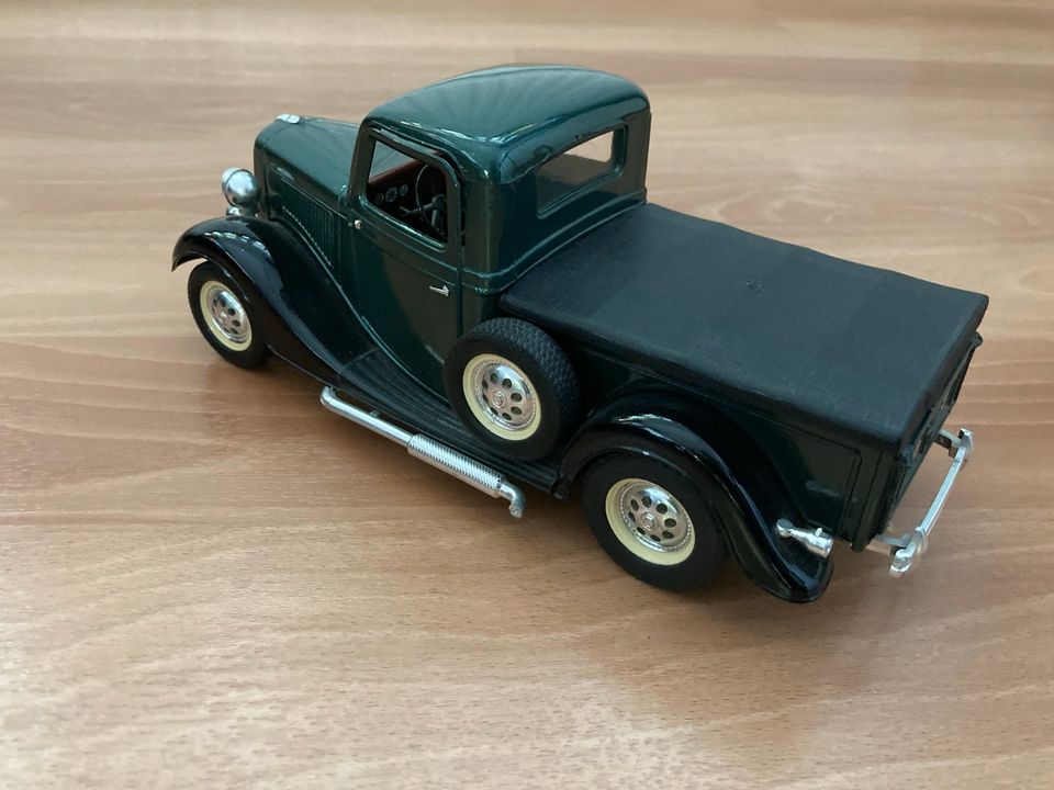 Solido Modell Ford V8 Pickup, 1:18 in Leinfelden-Echterdingen