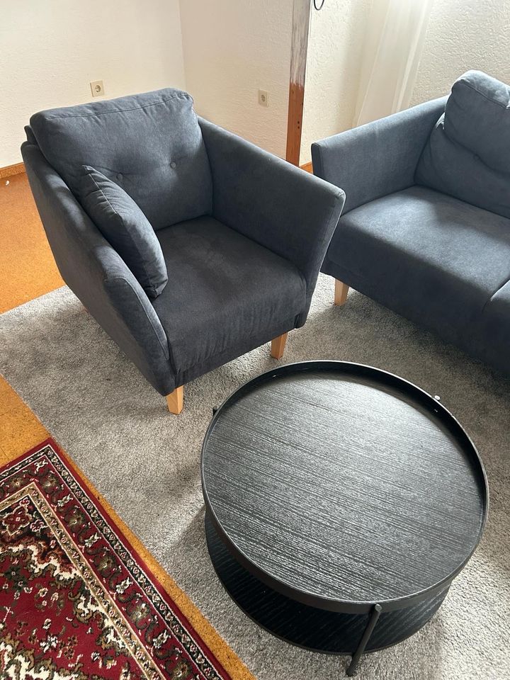 Sofa mit Sessel und Couchtisch in Nürnberg (Mittelfr)