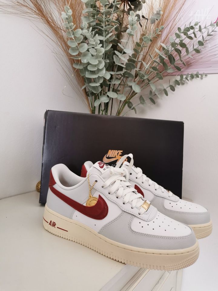 Nike Air Force 1 - neu gr 38 & 40 - Mit Kette Taler wiess bordeux in Essen