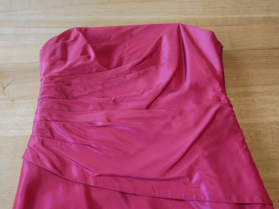 Christian Berg Cocktail Abendkleid Gr. 40 rosa/rot m.Umhang/Schal in Neunkirchen