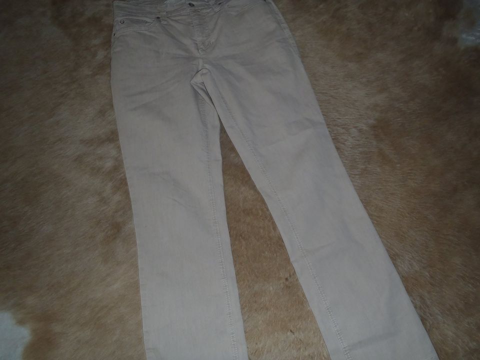 Mac Damen Hose beige Gr.42/32 gerades Bein ansehen in Nauen