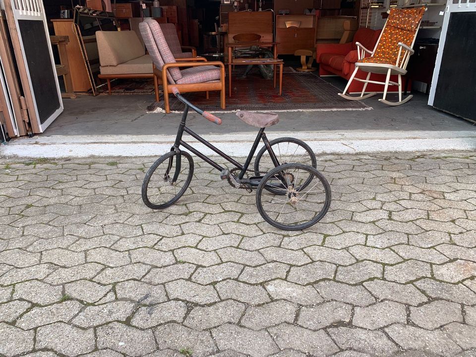 Dreirad Fahrrad Rad in Unterföhring