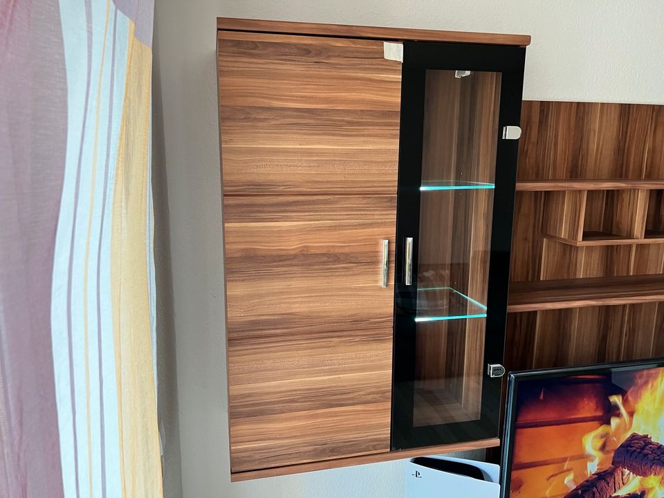 Moderne Wohnwand, TV-Board, Fernseh Schrank, Vitrine, Holz Glas in Pforzheim