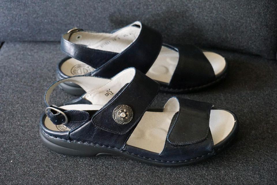 Waldläufer  Sandalen  schwarz   NEU in Hamburg