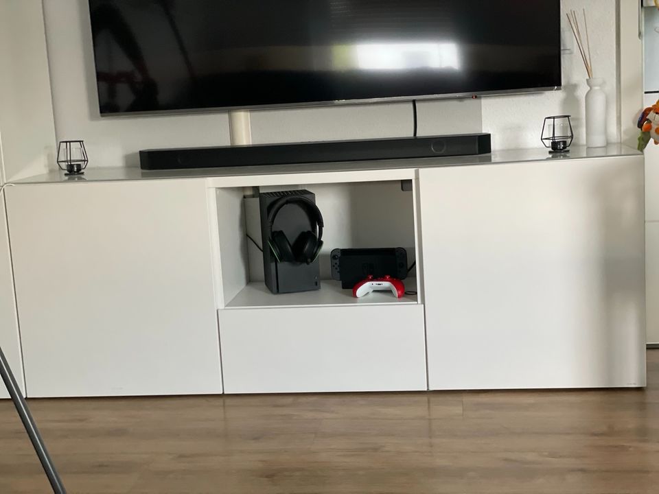 Ikea Bestå TV-Bank 180x64x40 Hochglanz in Duisburg