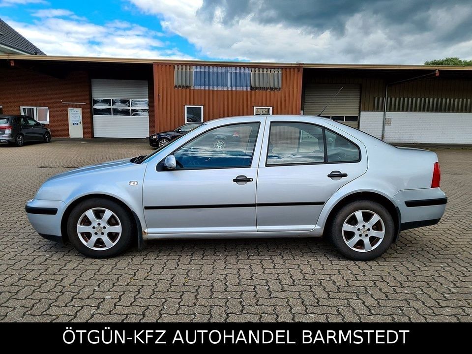 Volkswagen Bora 1.6 EDITION/AHK/KLIMAAU/SHZ/4xEFH/BC/MAL/SH in Barmstedt