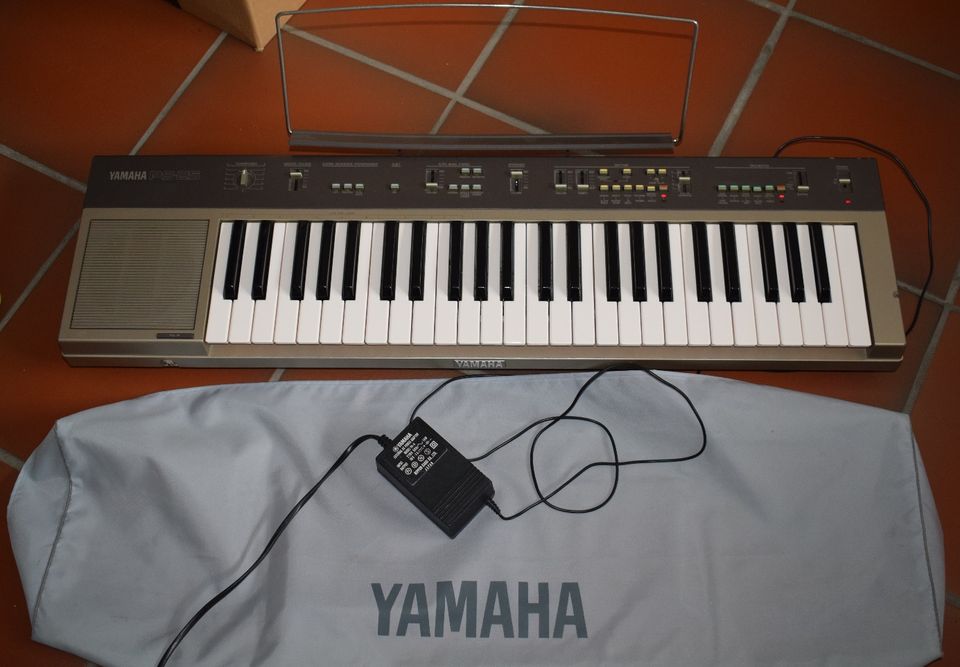 Keyboard von Yamaha "Porta Sound PSS-401" in Waldbröl