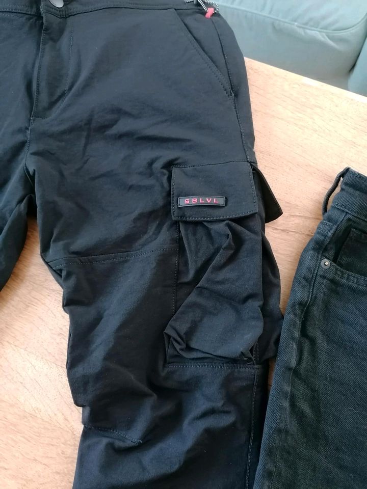 Hosenpaket Sublevel Cargo Funktionshose S und H&M tapered Jeans in Rehlingen-Siersburg