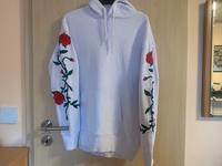 Weißer Hoodie mit Rosen Muster Gr. S Unisex von H&M Bayern - Illertissen Vorschau