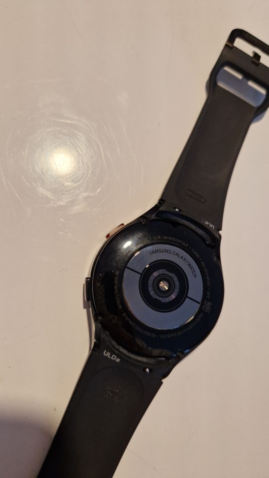 Samsung Galaxy Watch4, SM-R870, SmartWatch mit Fitness Tracker in Frankfurt am Main