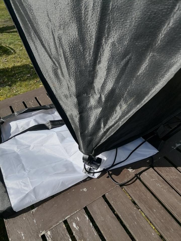 Studio Fotoset, 2 x Schirme + Stativ + Leuchtmittel in Tragetasch in Ventschow