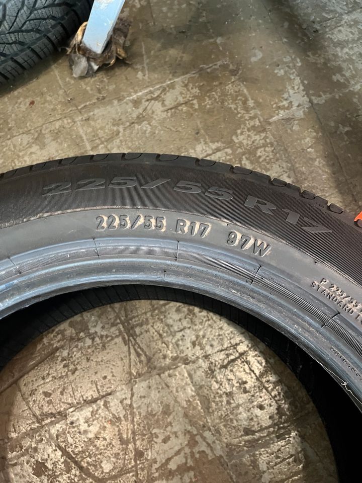 Neuwertige Gebrauchtreifen 225 55 r17 Pirelli Sommerreifen in Schwieberdingen