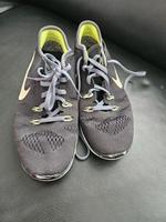 Damen Nike Free Sneaker Größe 38,5 Hessen - Bad Hersfeld Vorschau