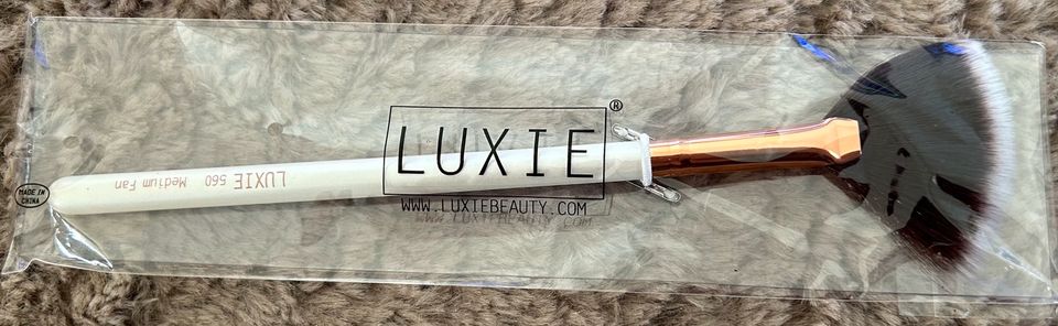 Luxie 560 Medium Fan Brush Pinsel in Hamburg