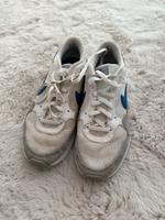 Nike Air Schuhe Größe 39 weiß mit blau Niedersachsen - Wittorf Vorschau