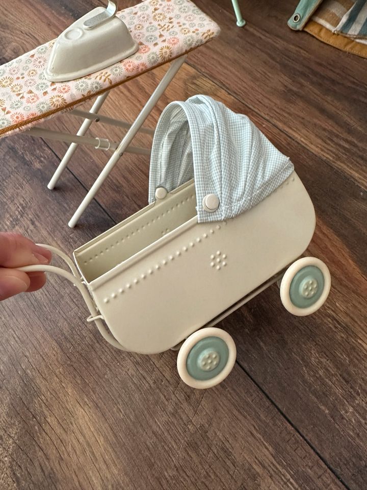 Kinderwagen und Bügelbrett von Maileg in Straubing