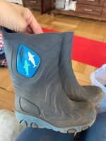 Blaue Gummistiefel mit Hai Motiv in Gr. 28/29 Hannover - Südstadt-Bult Vorschau