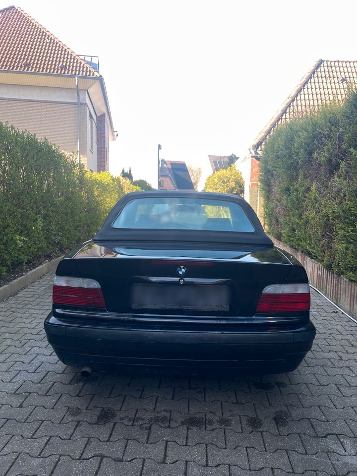 BMW E36 Cabrio 318i Cosmos-Schwarz Automatik in Gladbeck