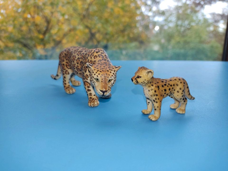 Schleich Tiere Babys Hunde, Tiger, Eisbär, Kuh und Kalb in Gerlingen