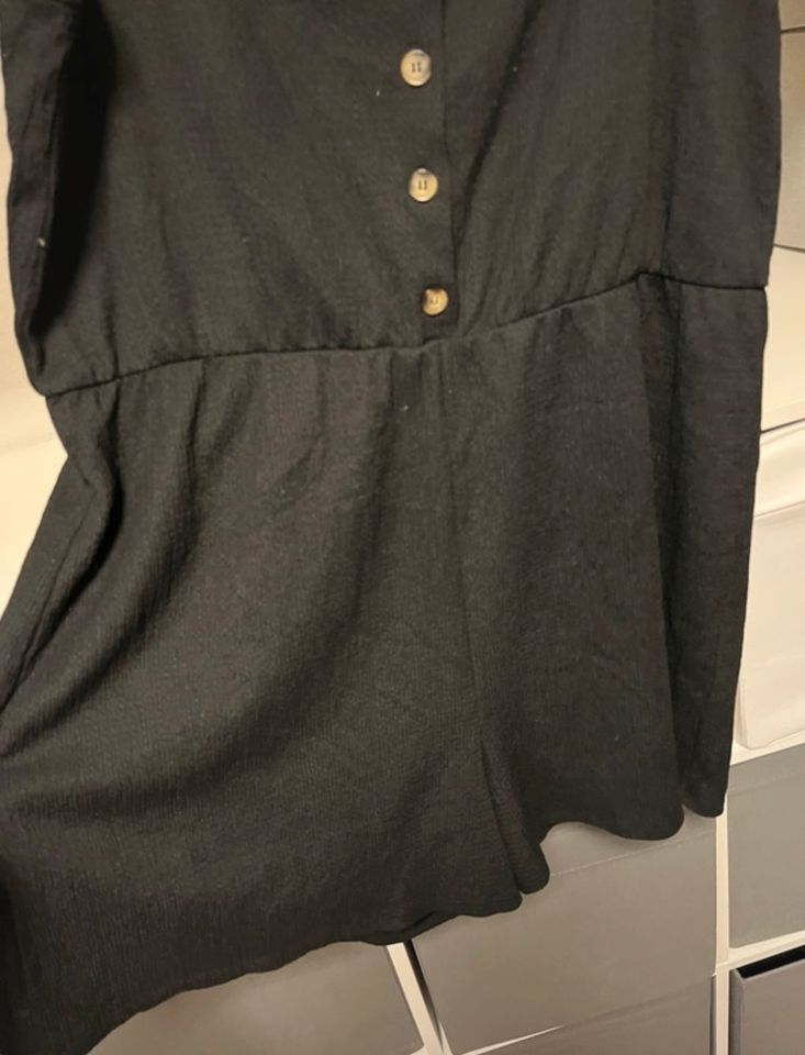 H&M Jumpsuit kurz schwarz Gr. XL in Gummersbach