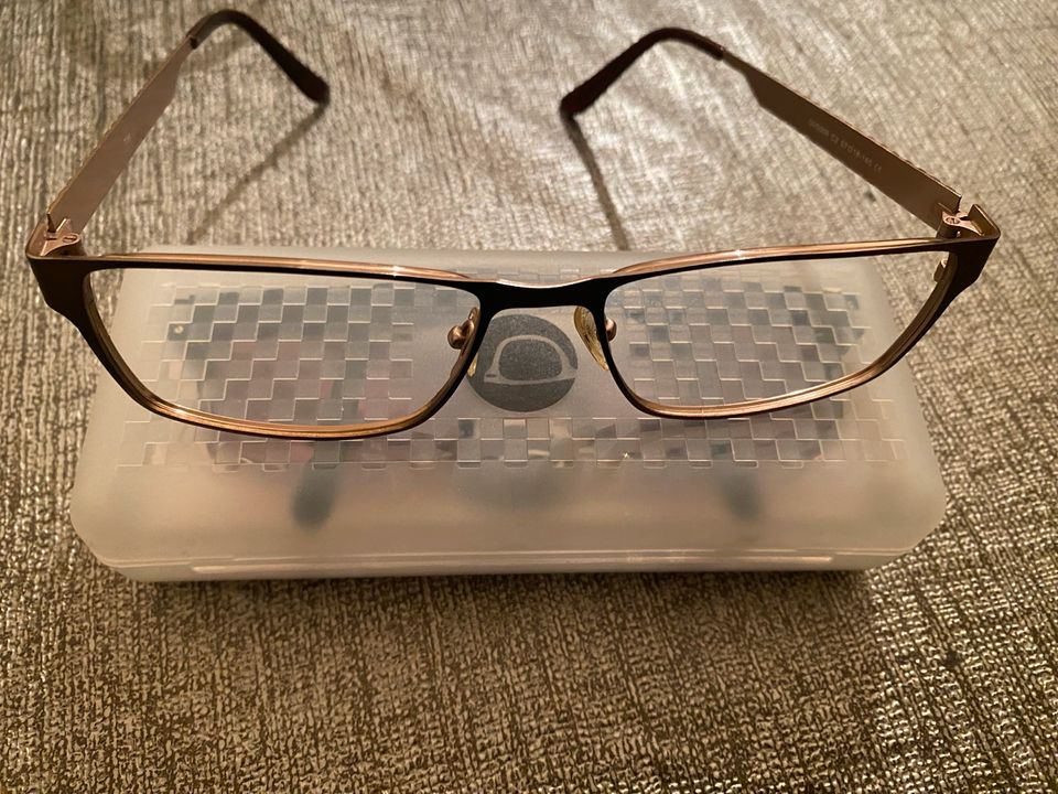 Sehr schönes Brillenfassung neu von Brillen de in Berlin