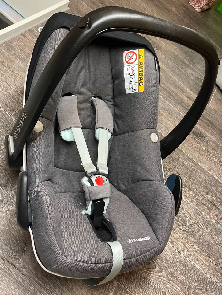 Maxi Cosi Pebble Plus mit Sitzverkleinerer & Sommerbezug in Ludwigsburg