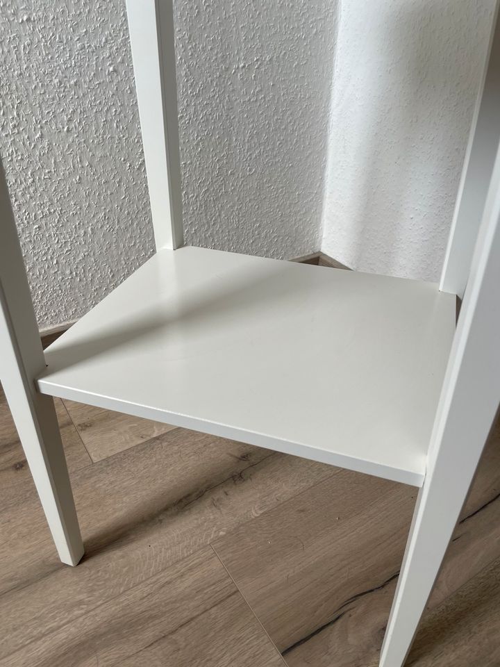 Ikea Hemnes Ablagetisch, weiß gebeizt, 46x35 cm in Harsum