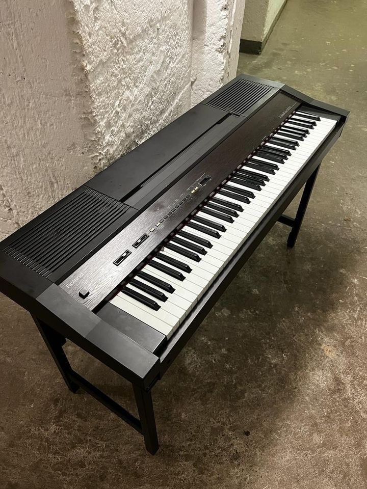 Roland HP 2000 Piano in Köln