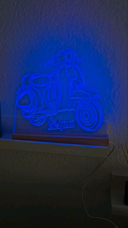 Plexiglasschild Vespa LED Gravur in Viersen