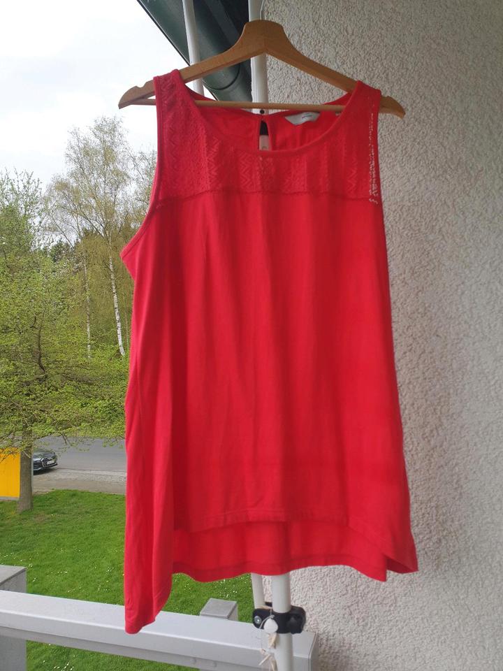 Top Shirt rot Gr. 44 / 46 Vokuhila transparente Spitze Tchibo in Bochum
