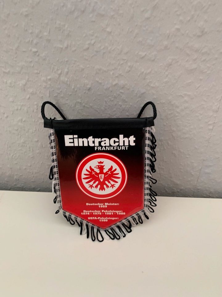 Eintracht Frankfurt Fanshop Wimpel Auto Erfolge, klein (2015) in Kettig