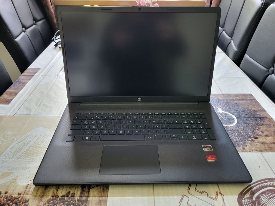 HP Laptop 17 Zoll HDR mit externen Laufwerk in München