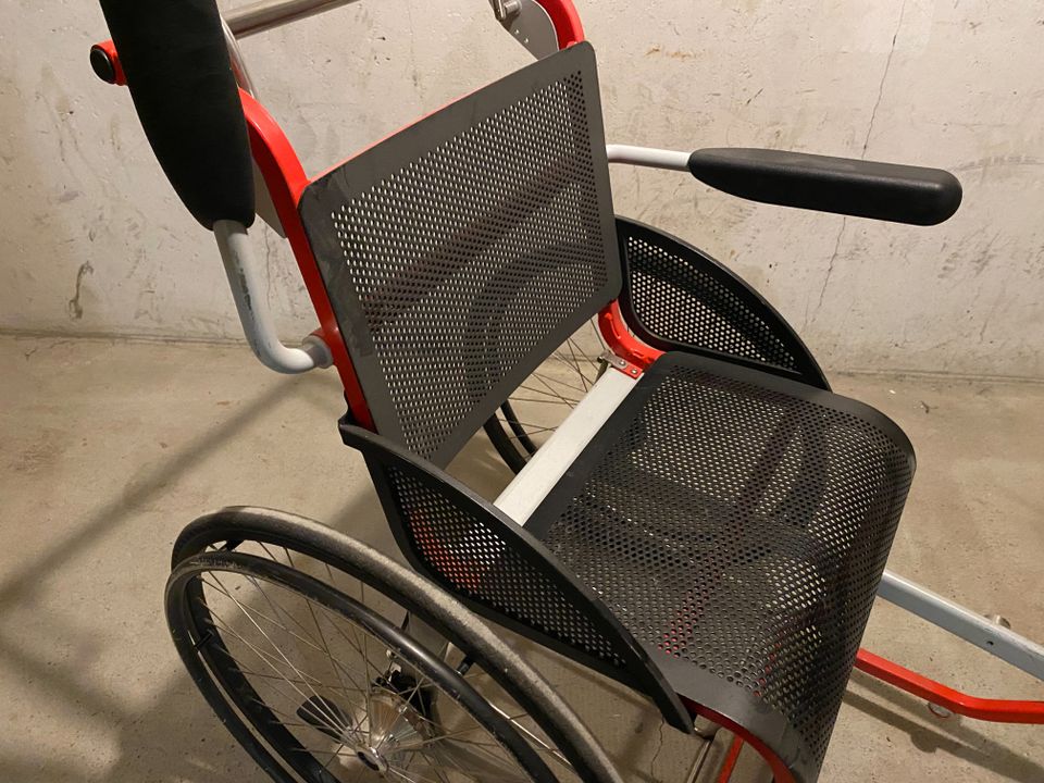 Transportstuhl Rollstuhl Teilespender Fahrrad Lastenrad in Berlin
