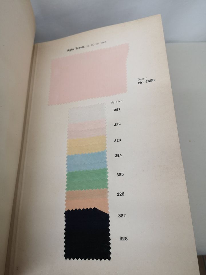 Riesiges altes Stoffmusterbuch von 1934, 30er Jahre, Stoff Muster in Niedermohr