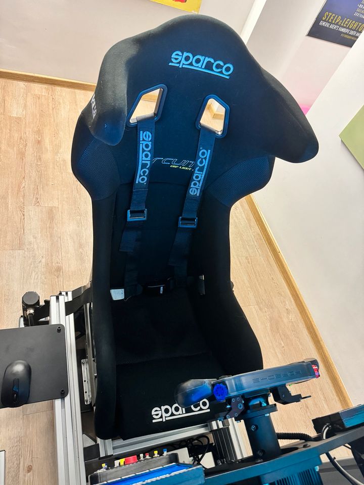 Simracing rennsimulator D-Box Full Motion komplett mit Rechner in Wandlitz