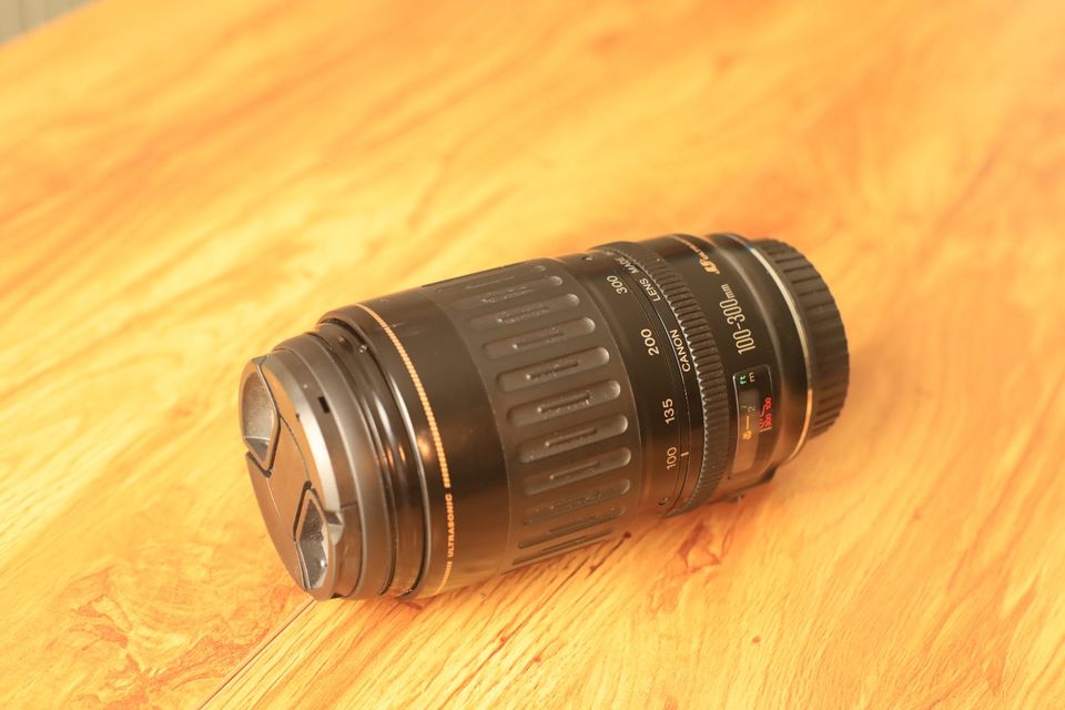Canon Zoom Lens EF 100-300mm 1:4,5-5.6 Ultrasonic in Mönchengladbach