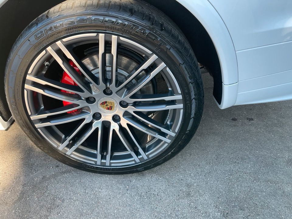 Porsche Cayenne GTS Approved Garantie 8 Fachbereift in Augsburg