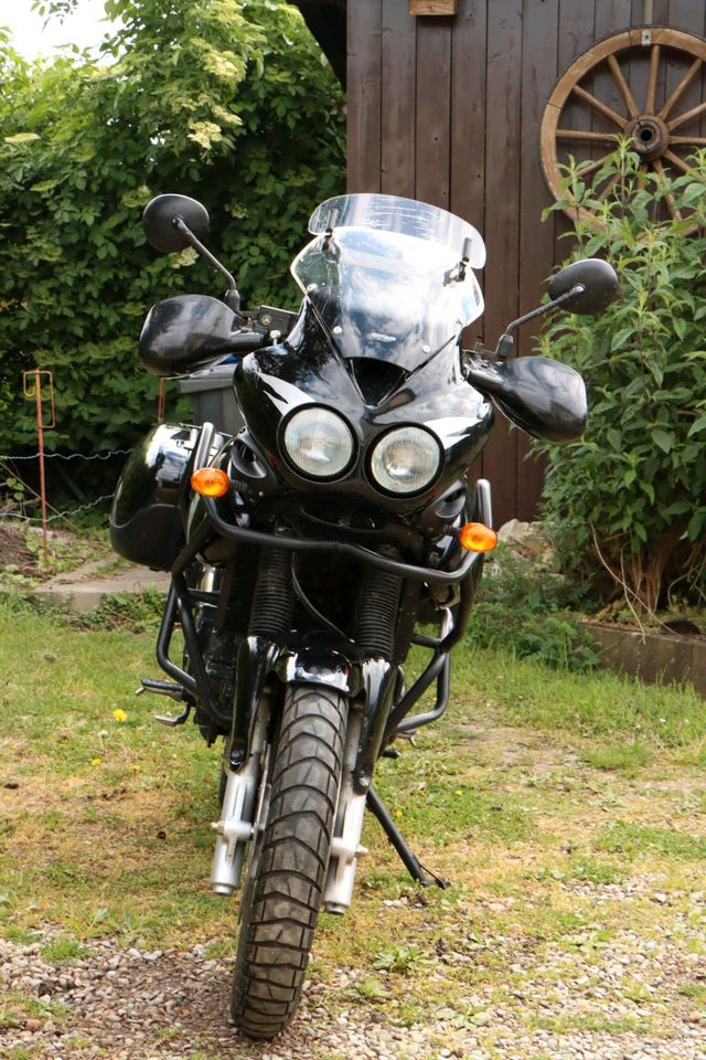 Motorrad Triumph in Rain Lech