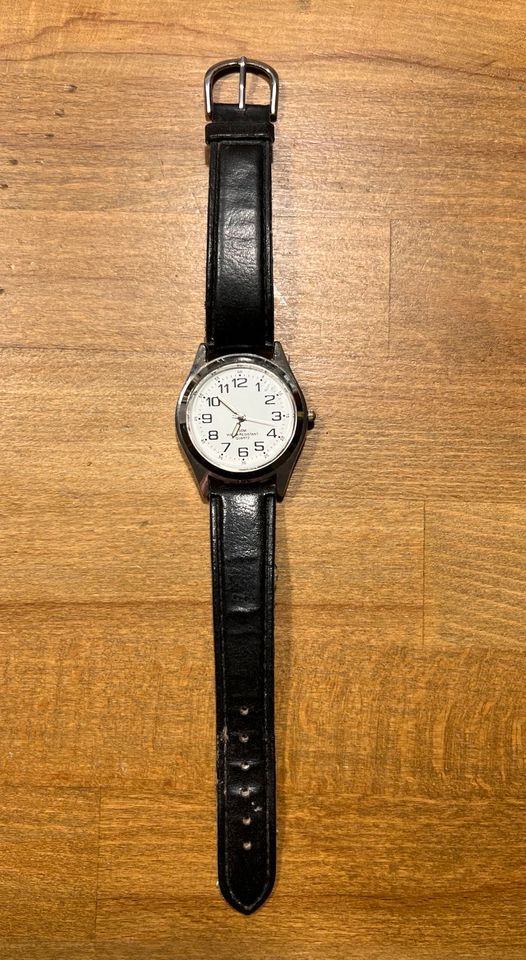SEIKO Quartzuhr mit schwarzem Leder - Armband Herrenuhr in Halle