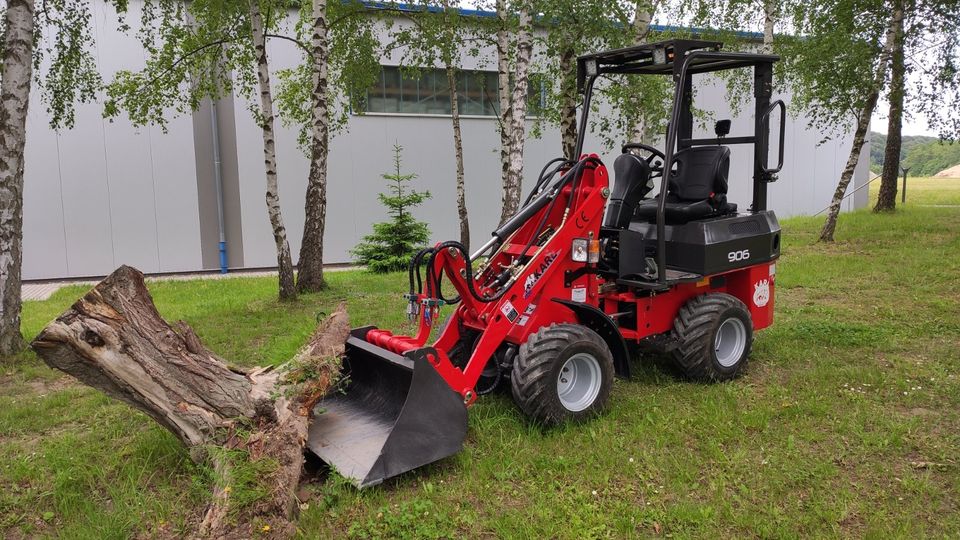 Radlader, Hoflader, Kompaktlader KARL 807 / 906, SOFORT VERFÜGBAR, inkl. Schaufel + Palettengabel, auch mit Euro-Aufnahme verfügbar, Lieferung möglich, Farbe: schwarz, kein Kubota, JCB, Weidemann in Oberthulba