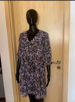 Lila Sommerkleid mit Blumenmuster in M Berlin - Neukölln Vorschau