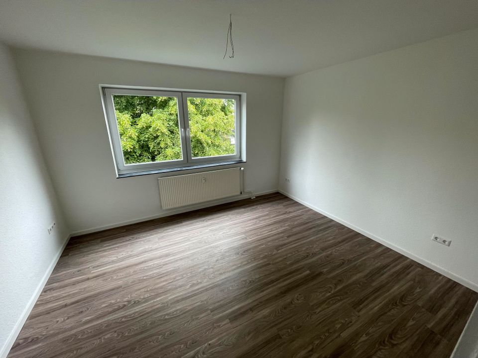 -- renovierte 2 Zimmer Wohnung mit Balkon --- in Hannover